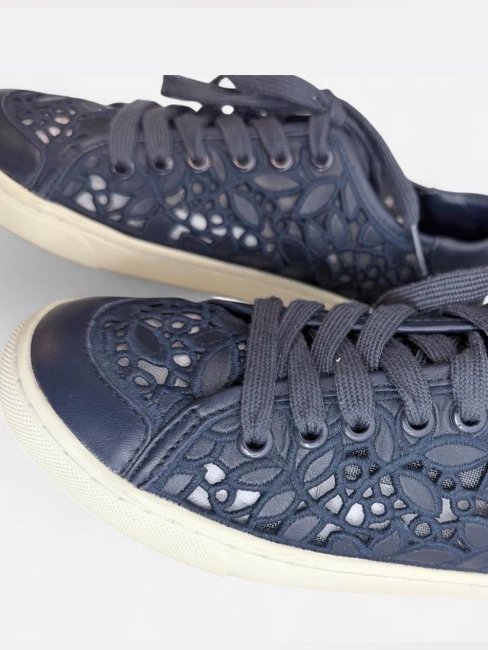 Tory Burch Navy Floral Cutout Low-Top Sneakers 6.5 - Picture 5 of 8
